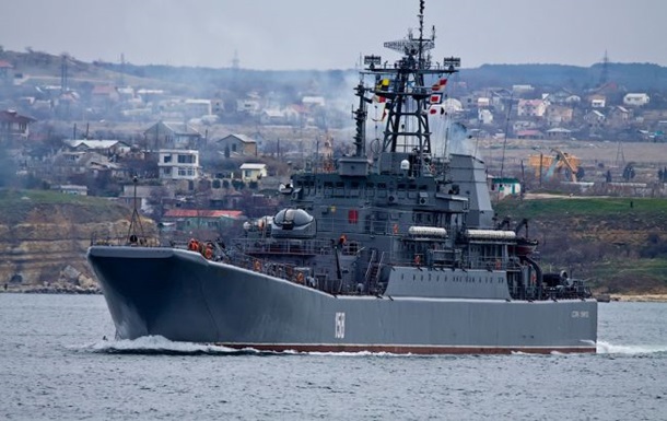 В порт Керчи вошел российский большой десантный корабль