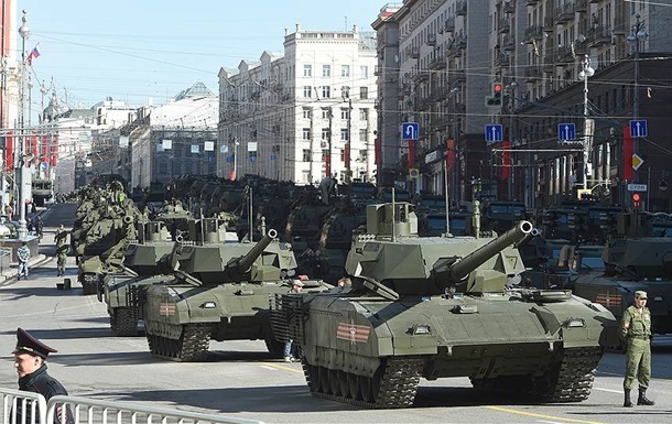 Порошенко: В Москві 9 травня покажуть зброю, що використовується на Донбасі