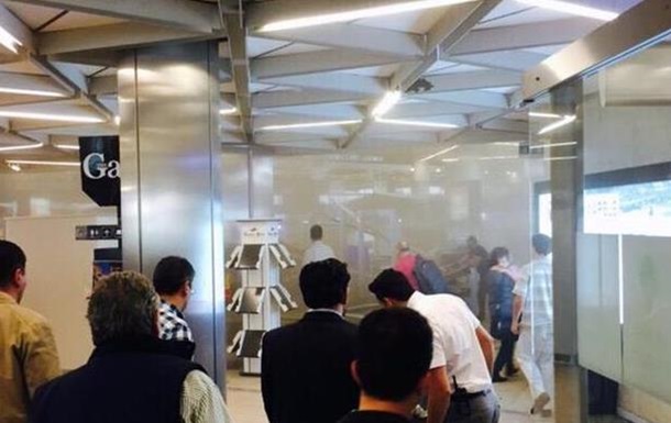 Подвесной потолок обрушился в аэропорту Стамбула, есть раненые