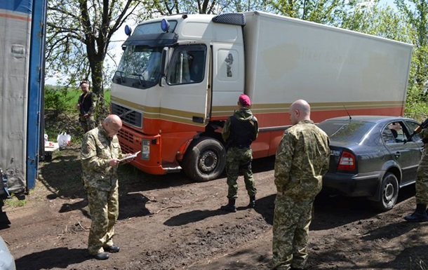 Москаль не пропустив у  ЛНР  дві вантажівки з пивом