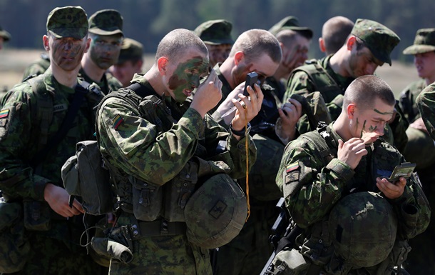 У Литві поновлюється обов язковий призов в армію