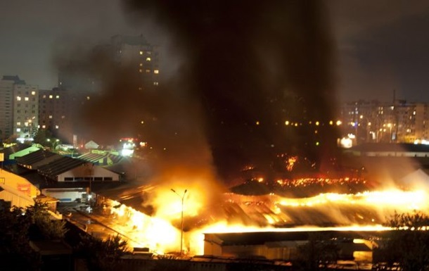 В Деснянском районе Киева горел рынок