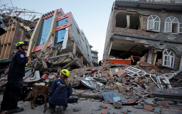 Число жертв новых землетрясений в Гималаях превысило 80 человек