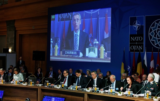Итоги 13 мая: Заседание НАТО, Яценюк в эконом-классе и мобилизация Булатова