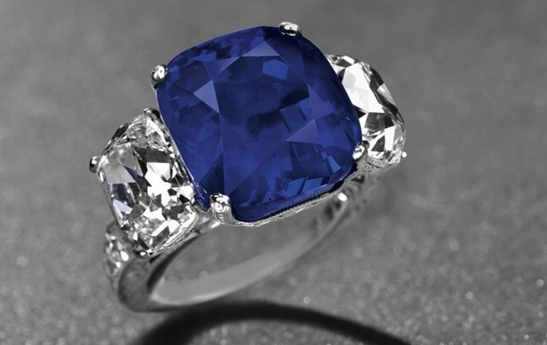 На аукционе в Нью-Йорке за рекордную сумму продано кольцо с сапфиром