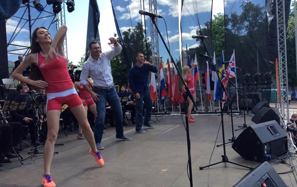Кличко станцевал на открытии Дня Европы в Киеве