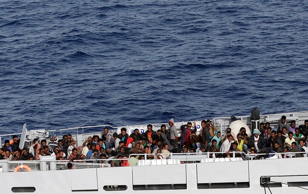 Военные корабли ФРГ топят лодки контрабандистов в Средиземном море