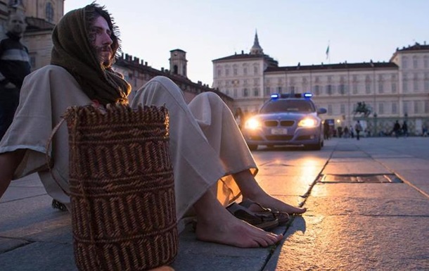 В Италии задержан мужчина в образе Иисуса