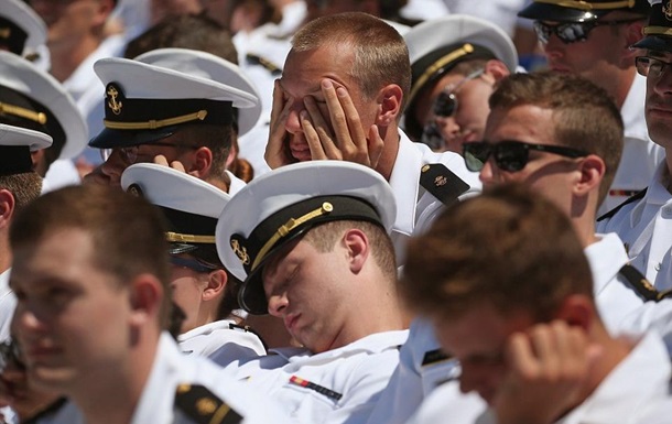 Джо Байден приспав промовою випускників Військово-морської академії США