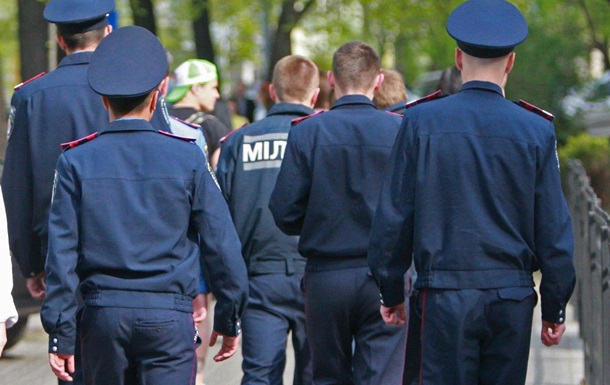 Под Харьковом мужчина убил двух человек и захватил заложников
