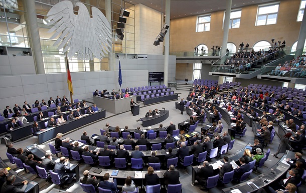 Вице-спикер Бундестага отложил визит в Россию в знак протеста