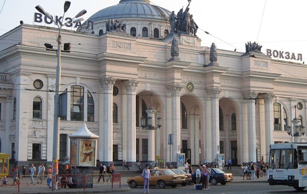 На одеському вокзалі після хвилі обурень повернули гімн міста