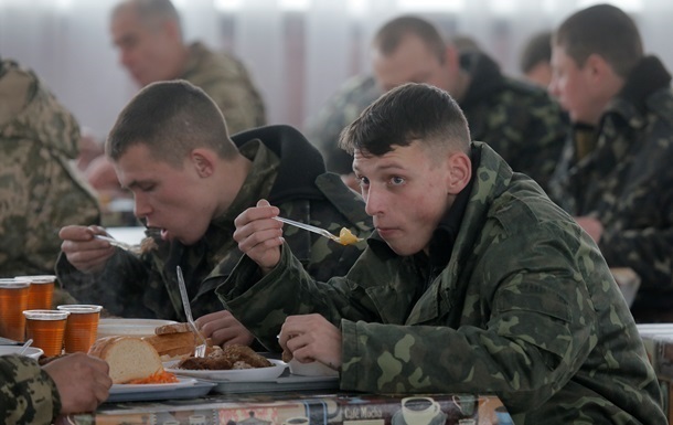 Українським військовим розповіли про норми харчування і чекають скарг