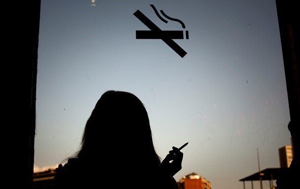Чешское правительство поддержало запрет курения в барах