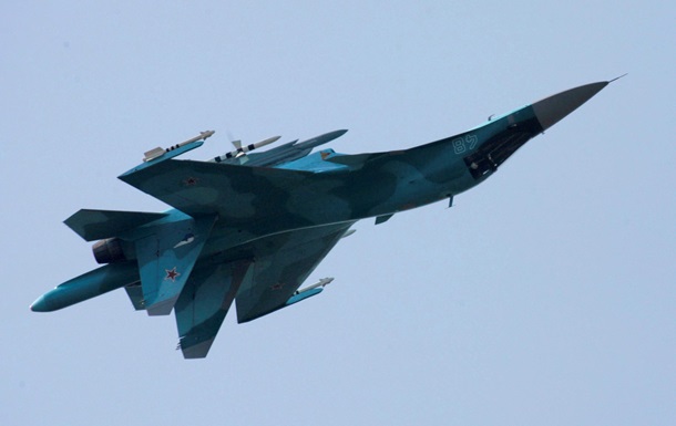 В России новейший бомбардировщик Су-34 опрокинулся при посадке