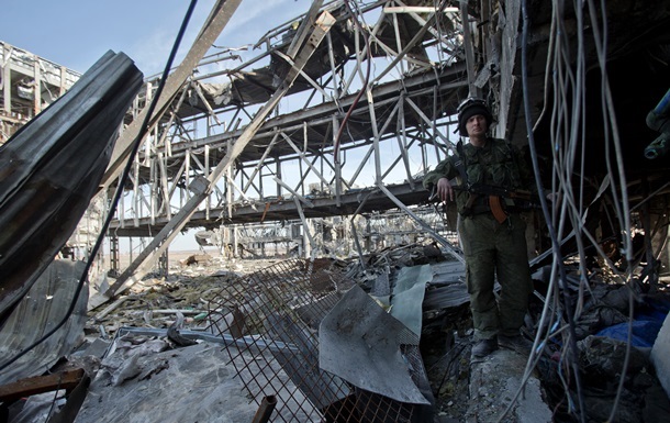 Наблюдатели ОБСЕ насчитали за день 249 взрывов около аэропорта Донецка