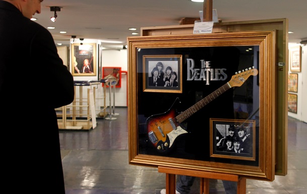 С аукциона будет продана утерянная гитара Джона Леннона