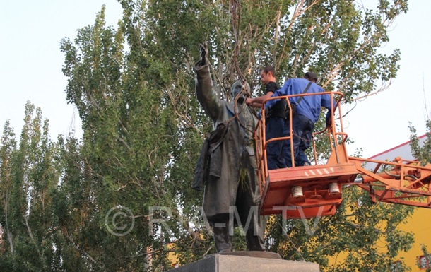 В Запорожской области демонтировали три памятника Ленину