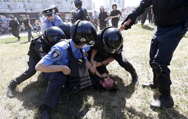 Кличко намерен жестко наказать сорвавших гей-парад в Киеве