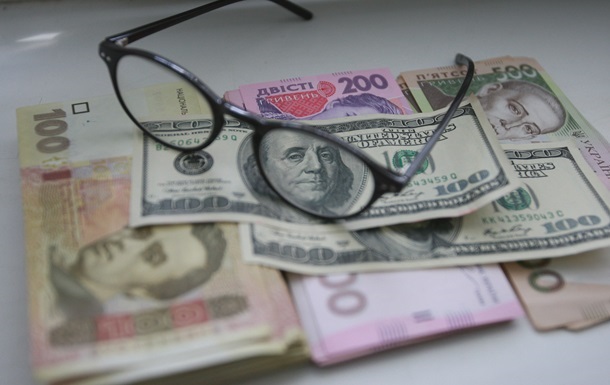 Зарплату держслужбовцям в Україні хочуть підняти до 1500 євро