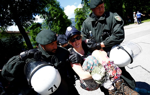 Антиглобалисты прекратили акции протеста против саммита G7
