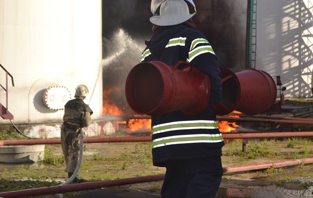 Взрыв на нефтебазе в Василькове
