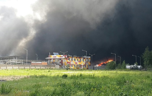 Пожежа під Києвом: дітей просять не виходити на вулицю