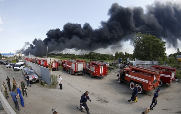 Аваков рассказал, когда планируют справиться с пожаром на нефтебазе