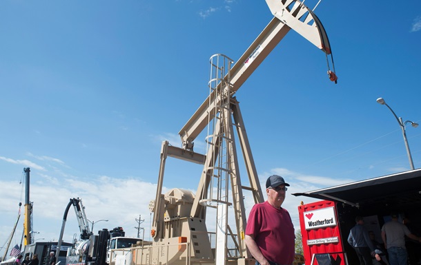 Нефть дорожает на ожиданиях снижения ее запасов в США