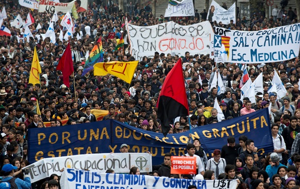 Акция студентов Чили переросла в столкновения с полицией