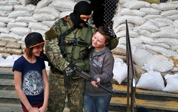 Наблюдатели ОБСЕ заметили среди сепаратистов вооруженных детей