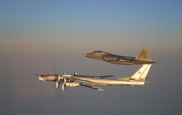 Истребитель России чуть не столкнулся с разведчиком США над Черным морем