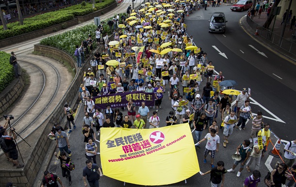 Желтые зонтики протеста вернулись в Гонконг