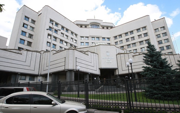 СБУ подозревает главу Конституционного суда в злоупотреблении властью
