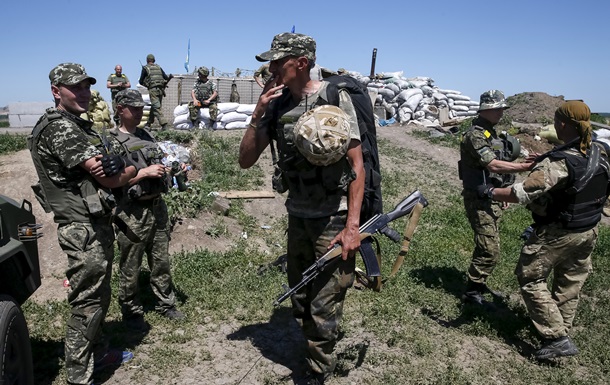 В Донбассе силовики ходят по домам и проверяют, кто звонит в ДНР