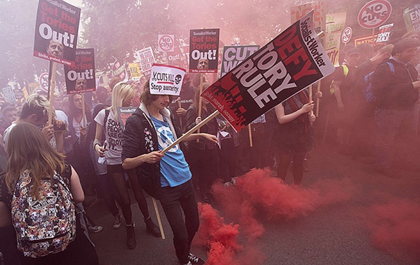 У Британії пройшли багатотисячні мітинги проти політики влади