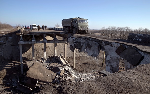 В Луганской области взорвали автомобильный мост