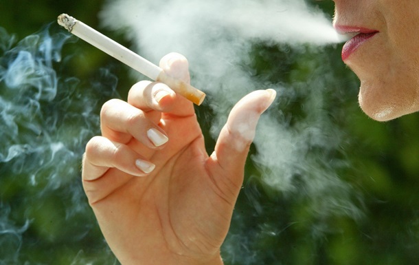 Вчені розповіли про вплив куріння батьків на дітей