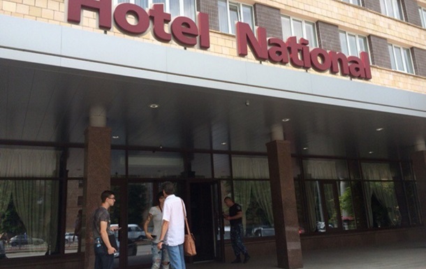 У МВС розповіли про обшуки в харківському готелі Національ