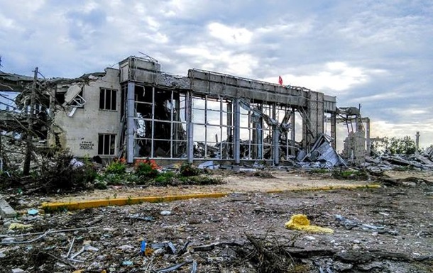 У мережі з явилися фото зруйнованого Луганського аеропорту