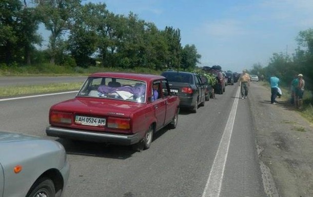На трассе Мариуполь-Донецк растут пробки 