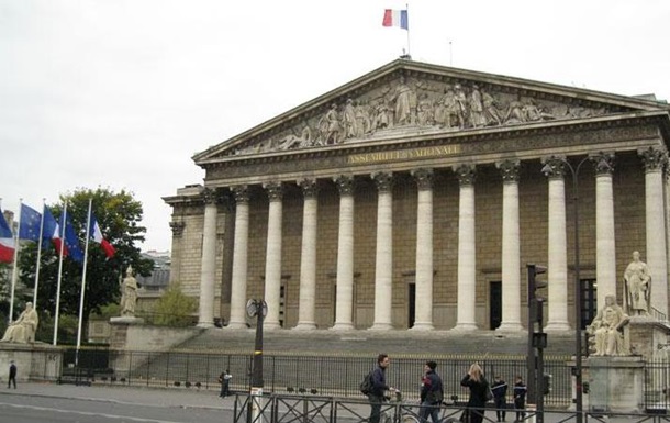 Парламент Франции одобрил закон о слежке за гражданами