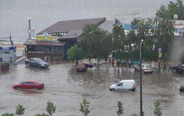 У Запоріжжі злива затопила вулиці і лікарню