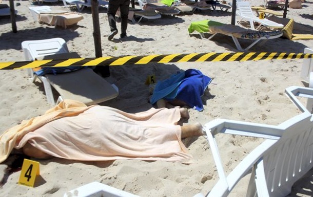 Теракт в Тунісі: вже 37 загиблих