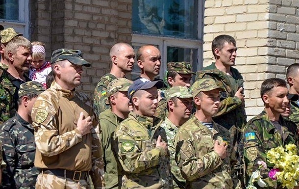 Порошенко заявил о рекордном количестве военных на Донбассе