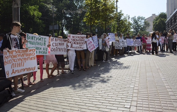 Жители пригорода Киева требуют остановить прокладку высоковольтной линии