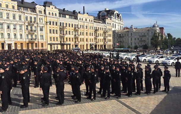 На вулиці Києва виходить нова патрульна поліція