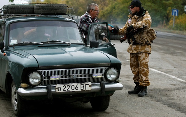 В Мариуполе задержали чиновника, торговавшего пропусками в зону АТО