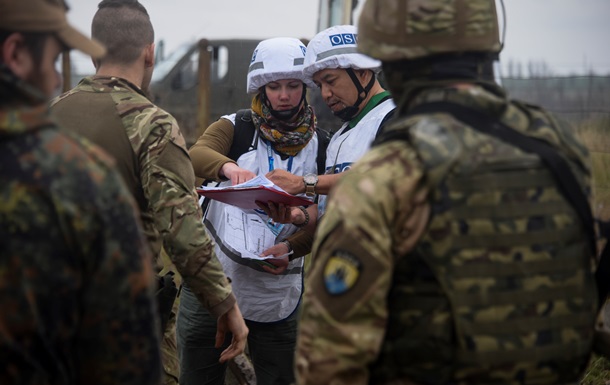 Наблюдатели ОБСЕ зафиксировали около 300 обстрелов около аэропорта Донецка
