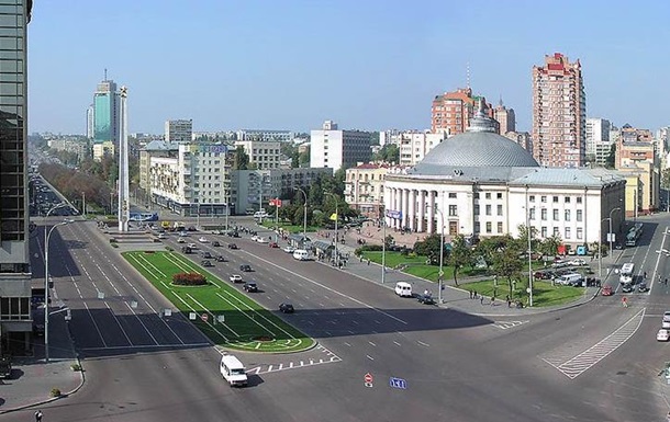 В Киеве на месяц ограничили движение на площади Победы 